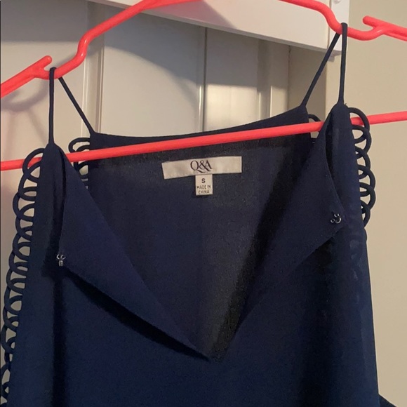 Blue sleeveless blouse - Picture 2 of 3